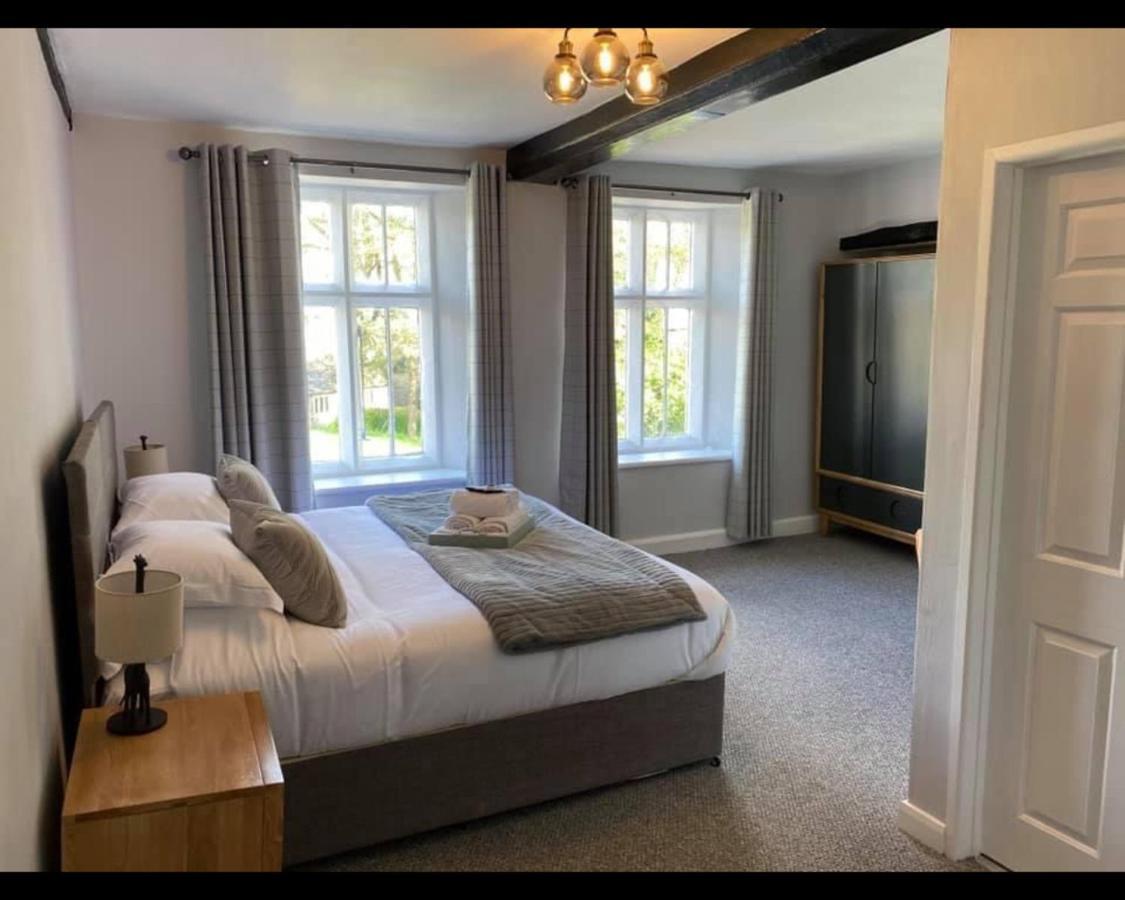 The Rose & Crown Farmhouse Kitchen Nympsfield Rum bild